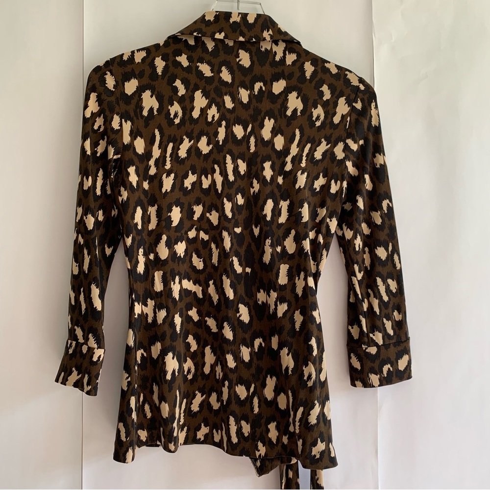 DVF Diane Von Furstenberg Jill Wrap Silk top in Leopard Print - Picture 10 of 11